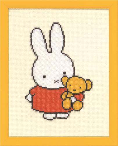 [076.211601] Borduurpakket telpatroon aïda Nijntje met beer 13x17cm